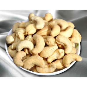 Whole SW320 Cashew Kernels
